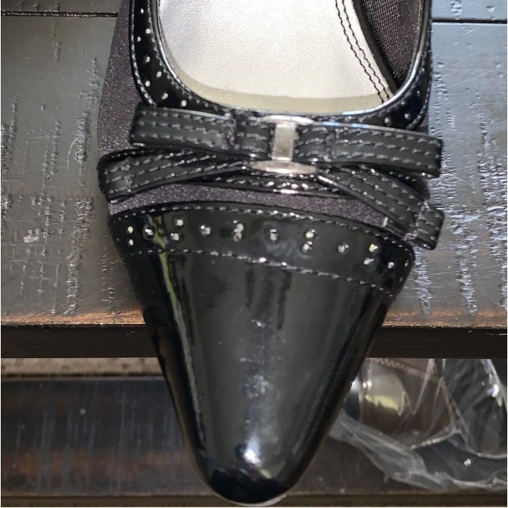 Excellent Preowned Condition Life Stride Wedge Shoes Size 8.5. Very cute and